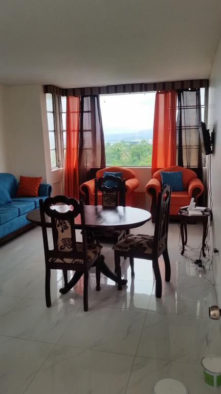 Malia'S New Kgn Apartment キングストン エクステリア 写真
